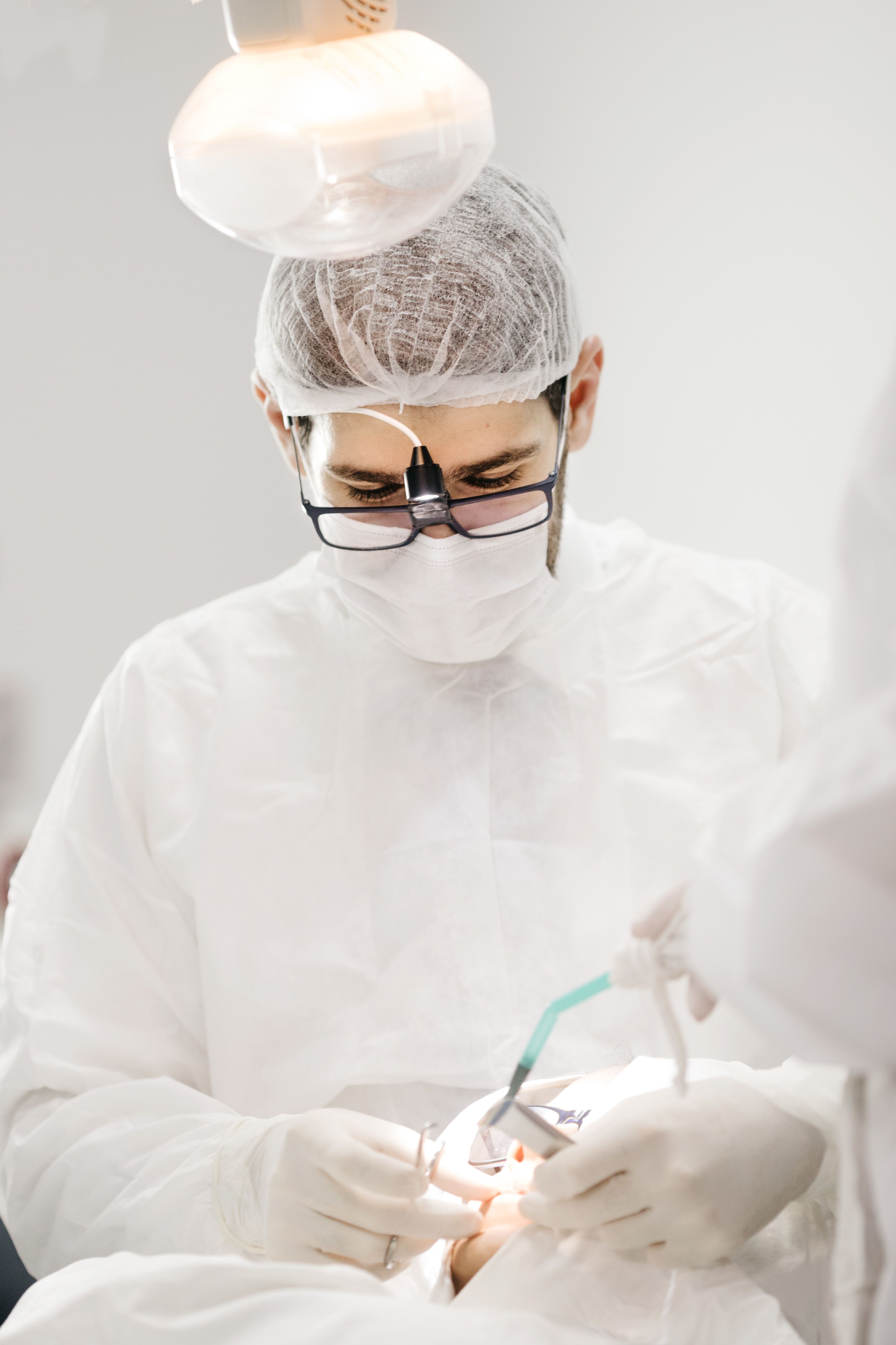 Dr. Lucas Gabriel Moreira, especialista em Implantodontia